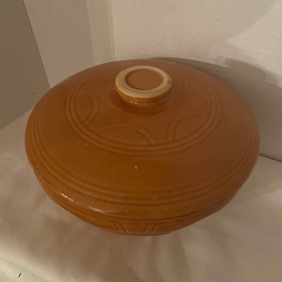 Stoneware Mixing Bowl with Lid. 8” - Picture 3 of 8